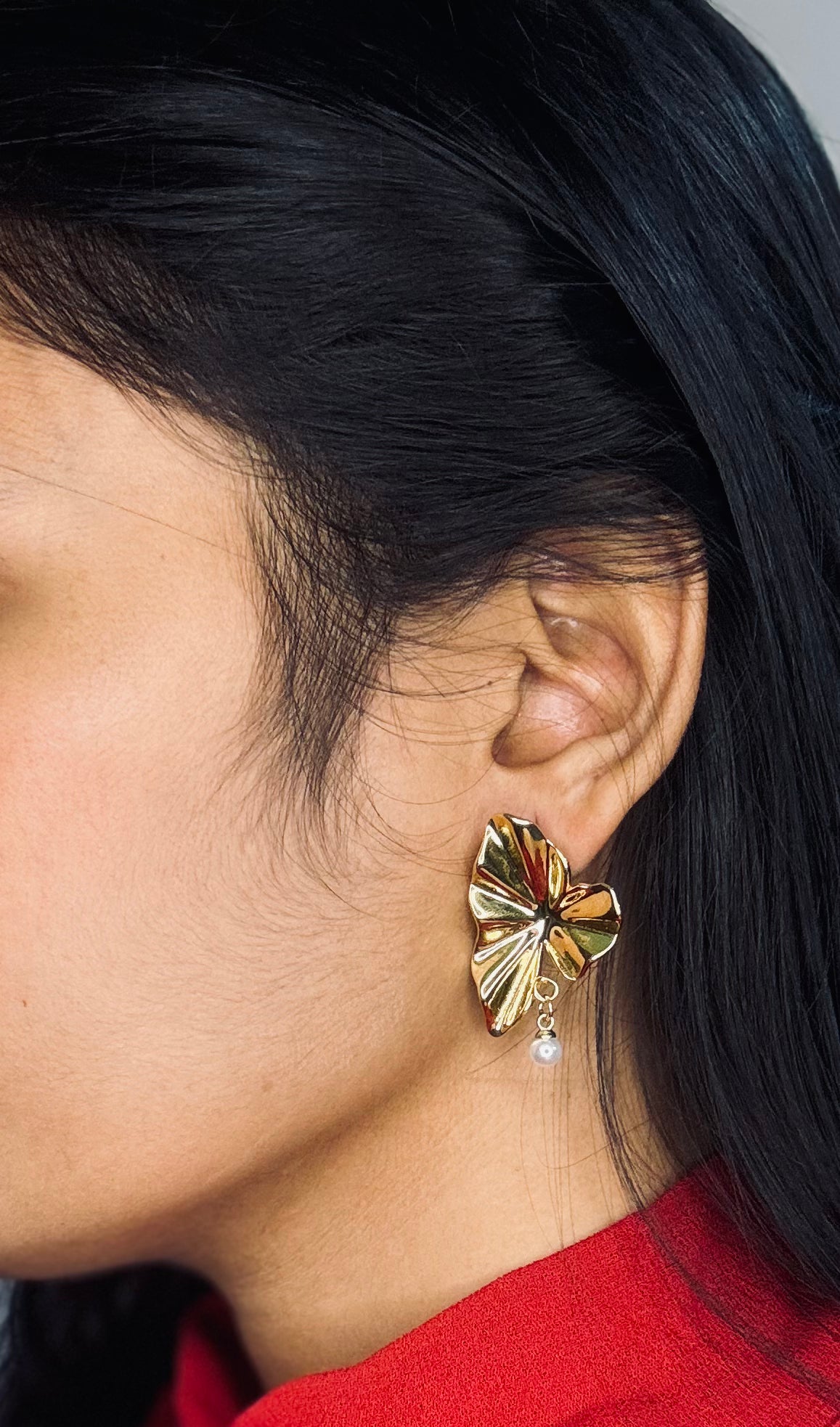 LEAF-shaped design Earrings In 18k gold tone plated