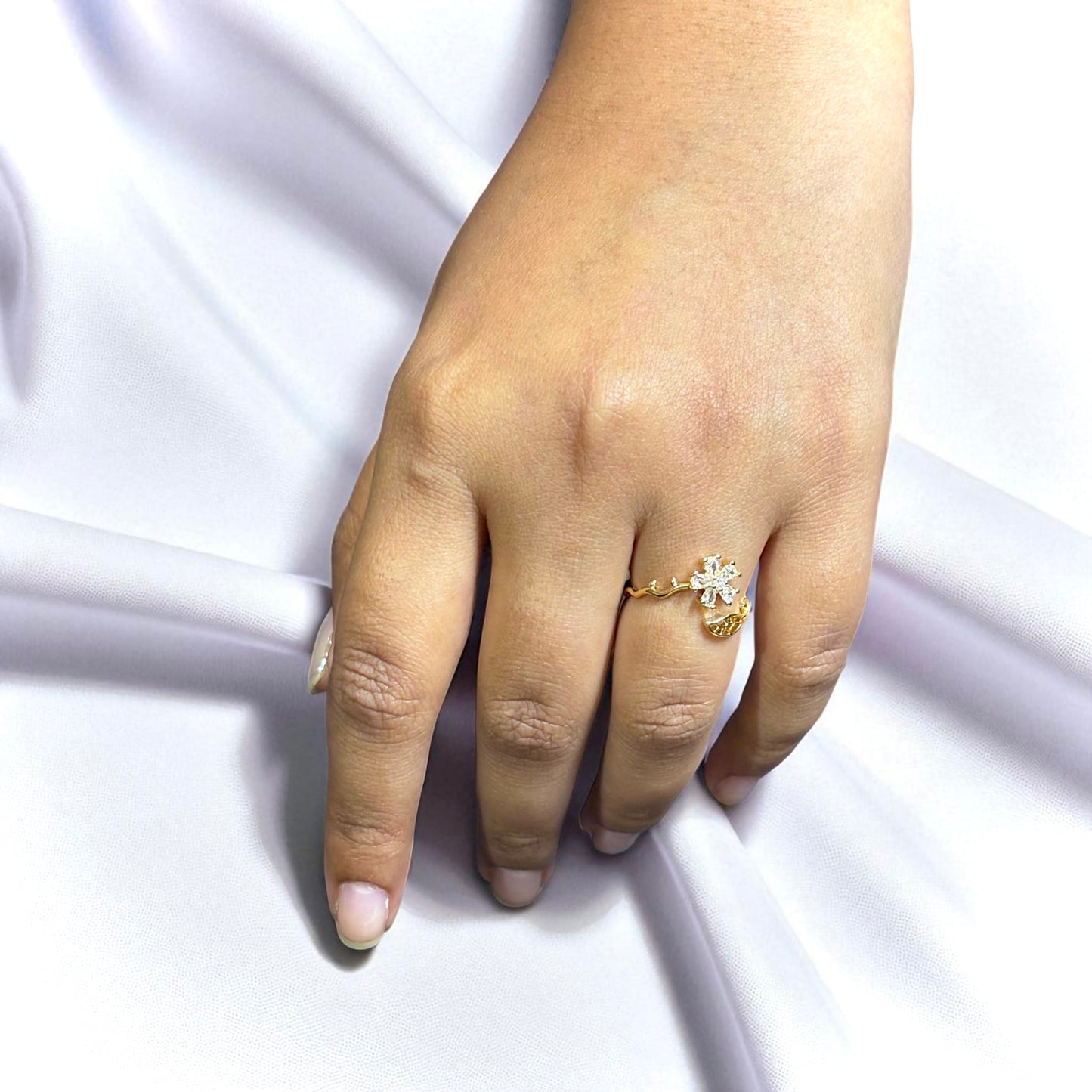 Floral Bloom Adjustable Ring – 18K Gold Tone | Anti-Tarnish