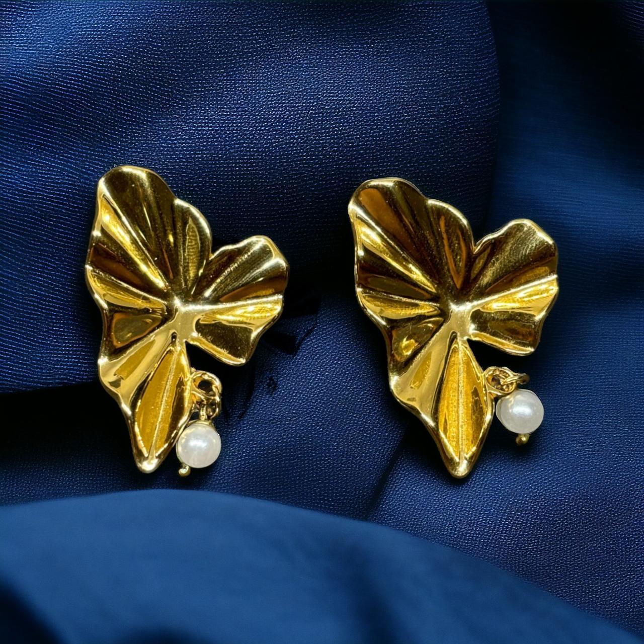 LEAF-shaped design Earrings In 18k gold tone plated